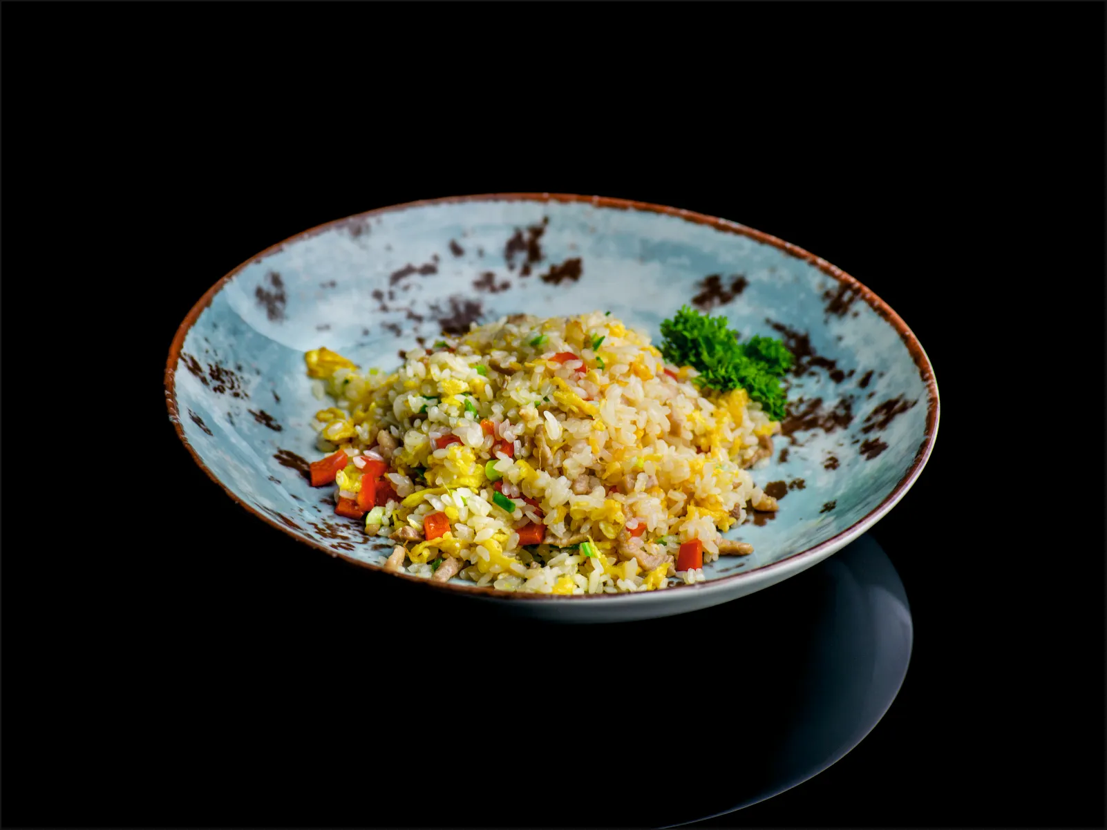 Рис жареный с креветками и овощами 250.00 г.